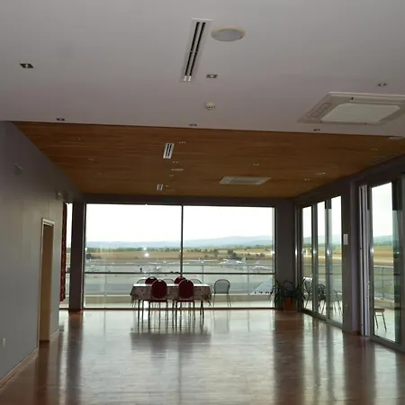 летище Hotel 2*